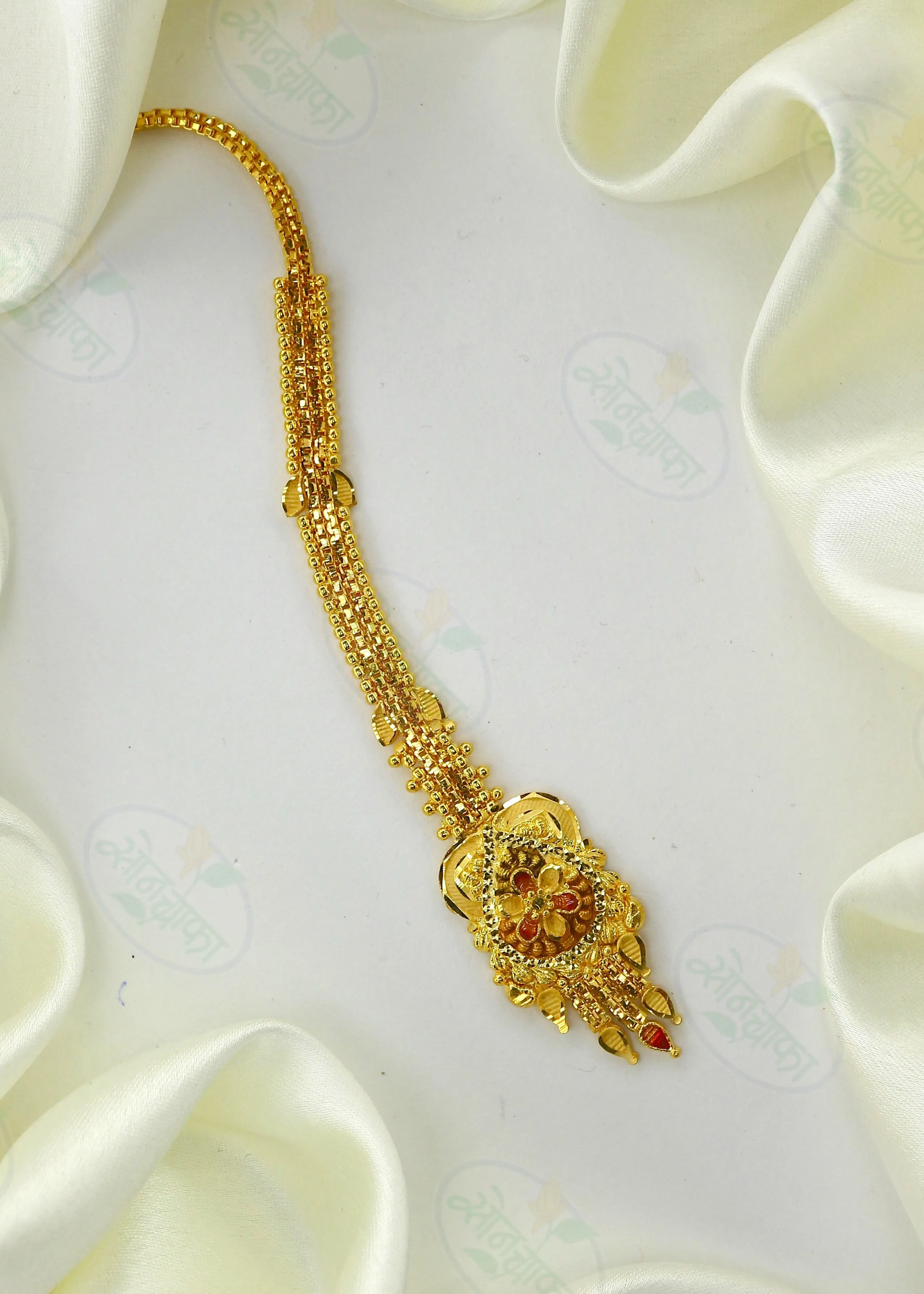 CHIC & BEAUTIFUL GOLDEN BINDI
