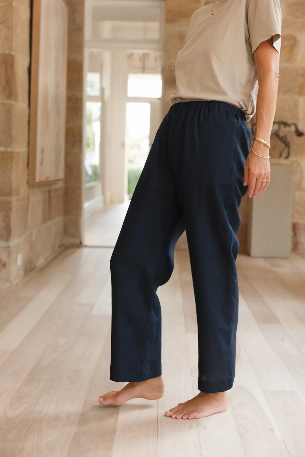 The Travel Pant - Navy